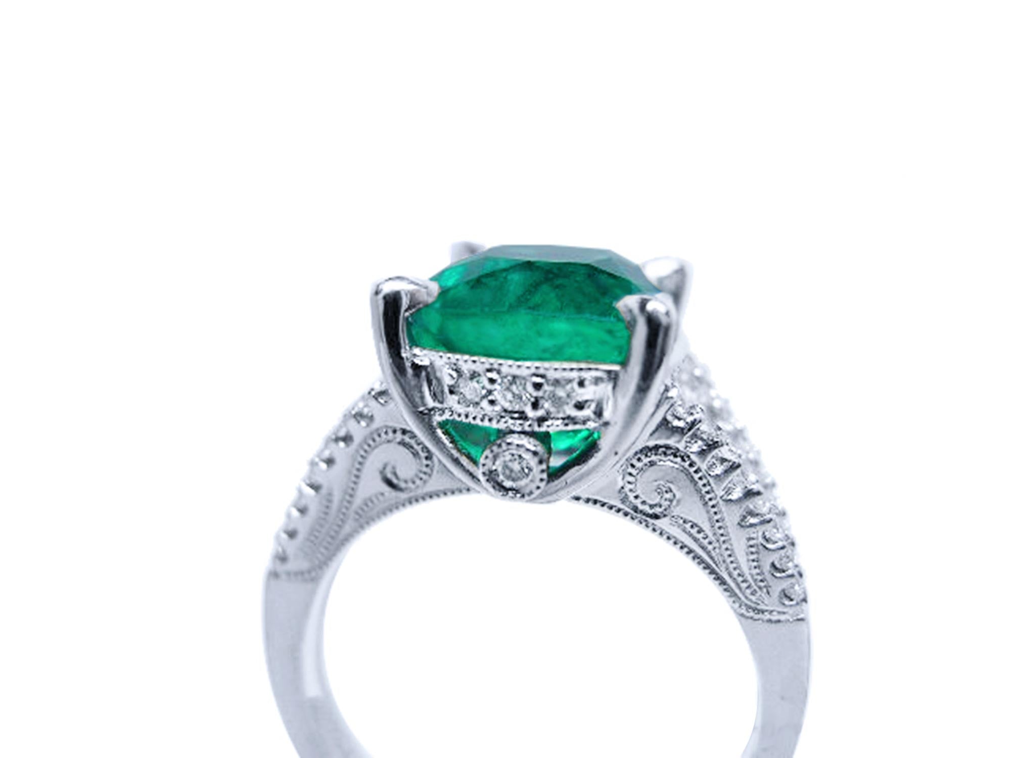 Colombian emerald ring