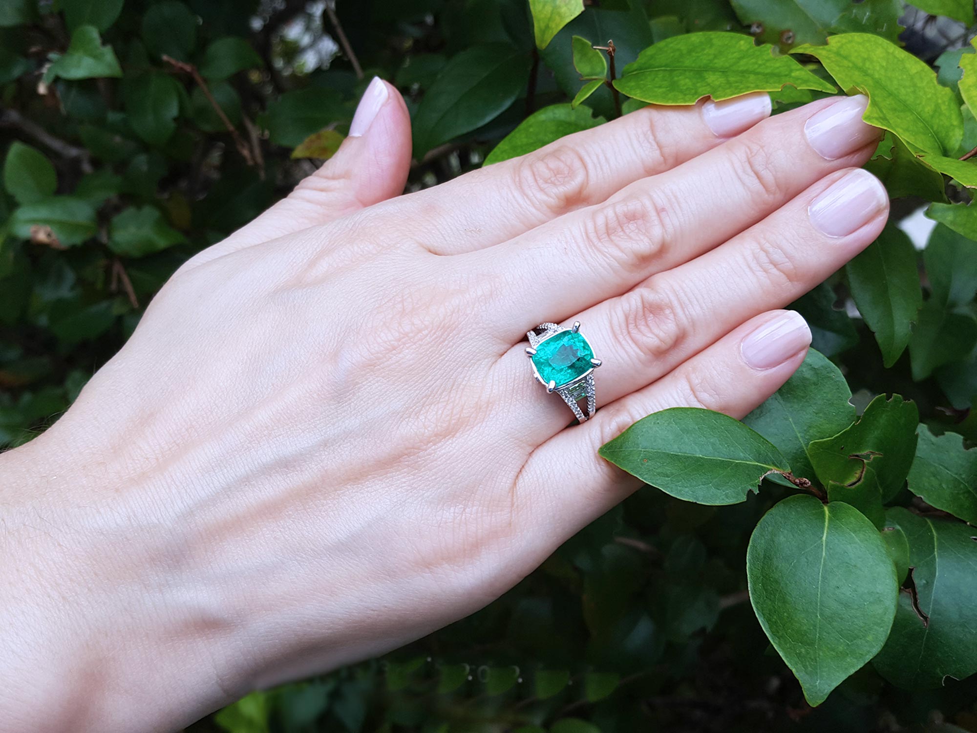 Emerald and diamond ring