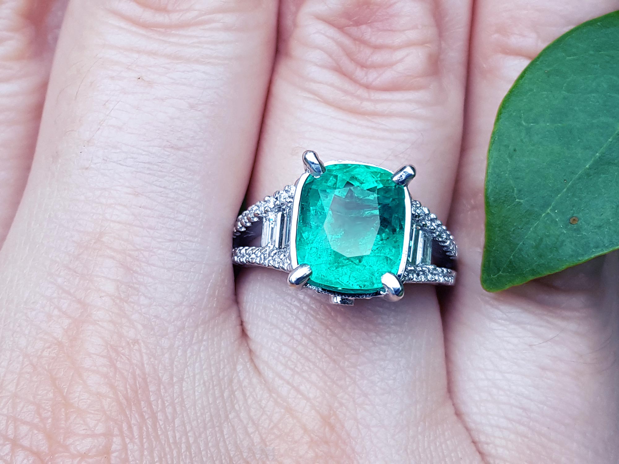 emerald ring for ladies