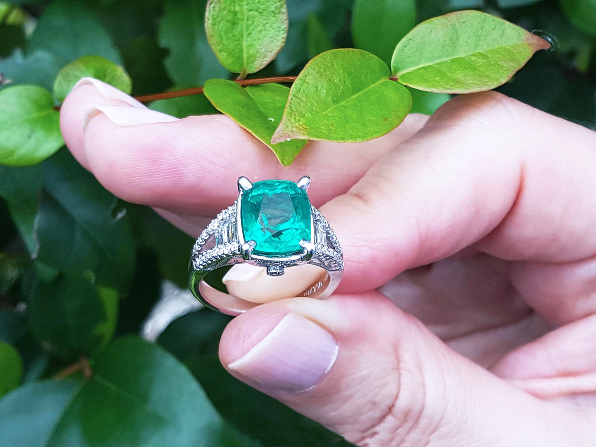 anillo para mujer con esmeralda de Muzo Colombia
