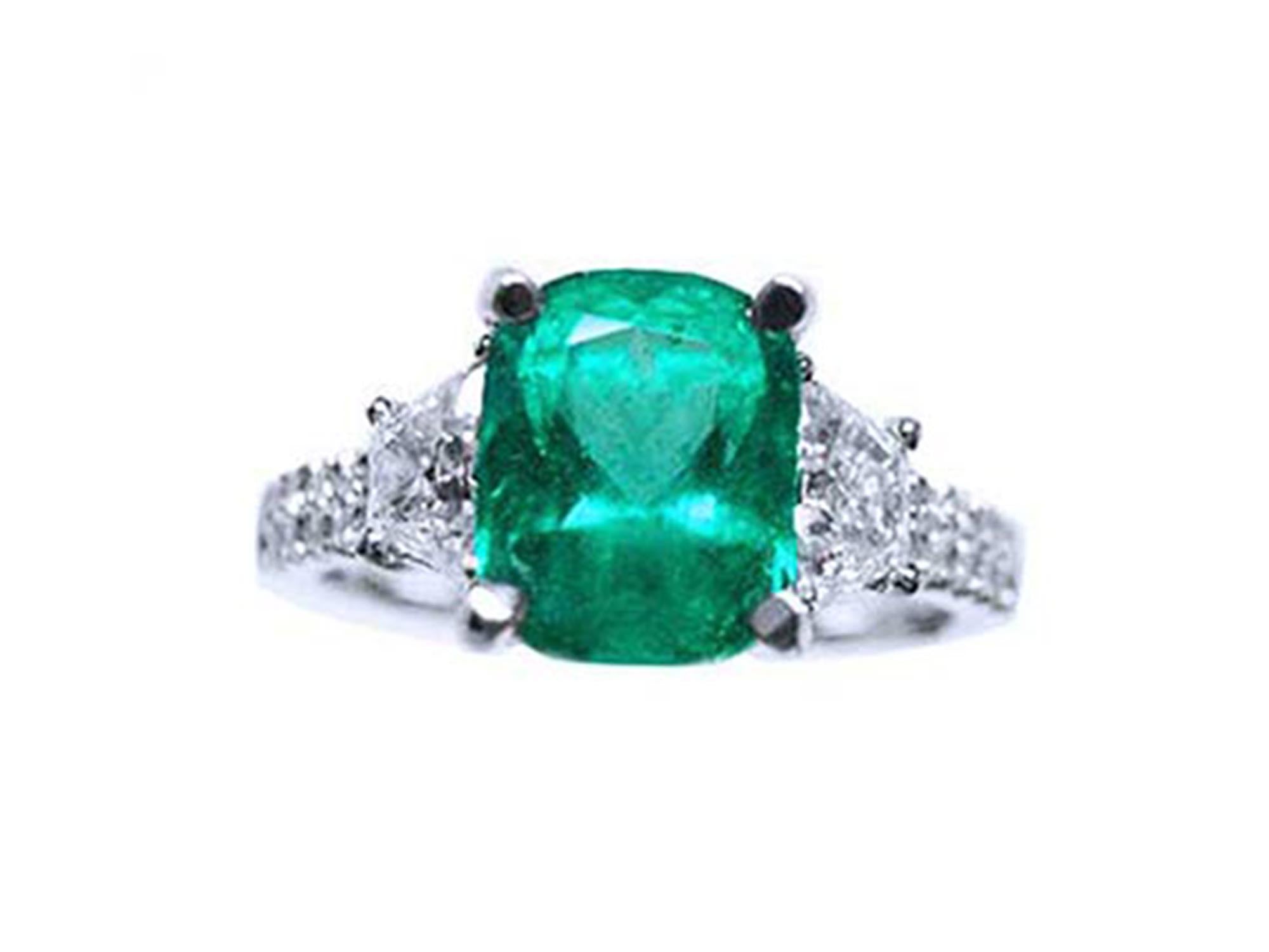 Anillo con esmeralda