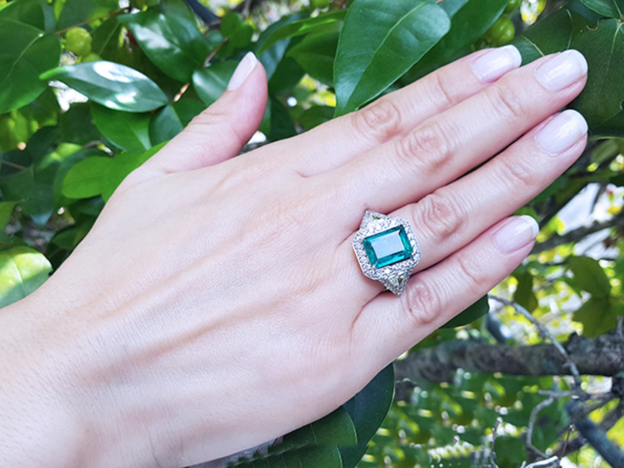 Muzo emerald ring