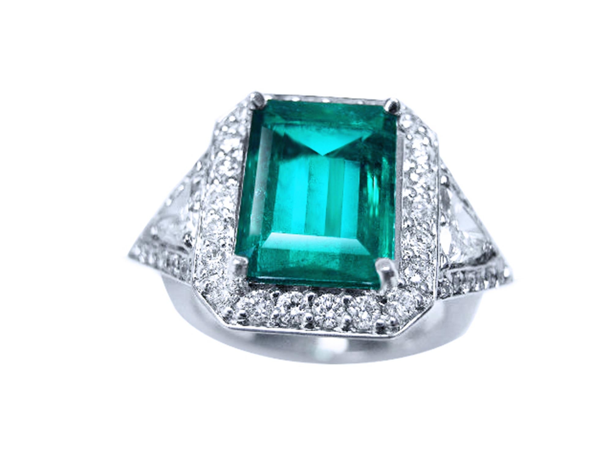anillo de oro con esmeralda