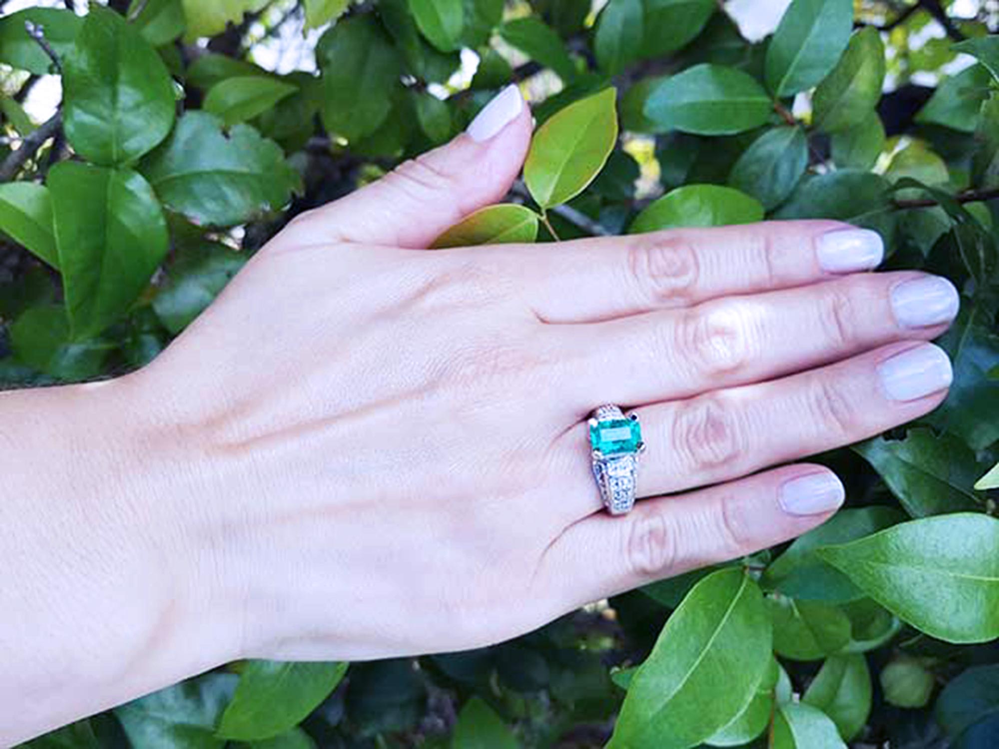 Joyeria con esmeralda en oro 