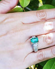Genuina esmeralda colombiana en anillo de compromiso