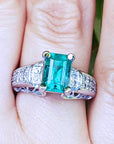 Anillo para mujer en 18k oro blanco esmeralda
