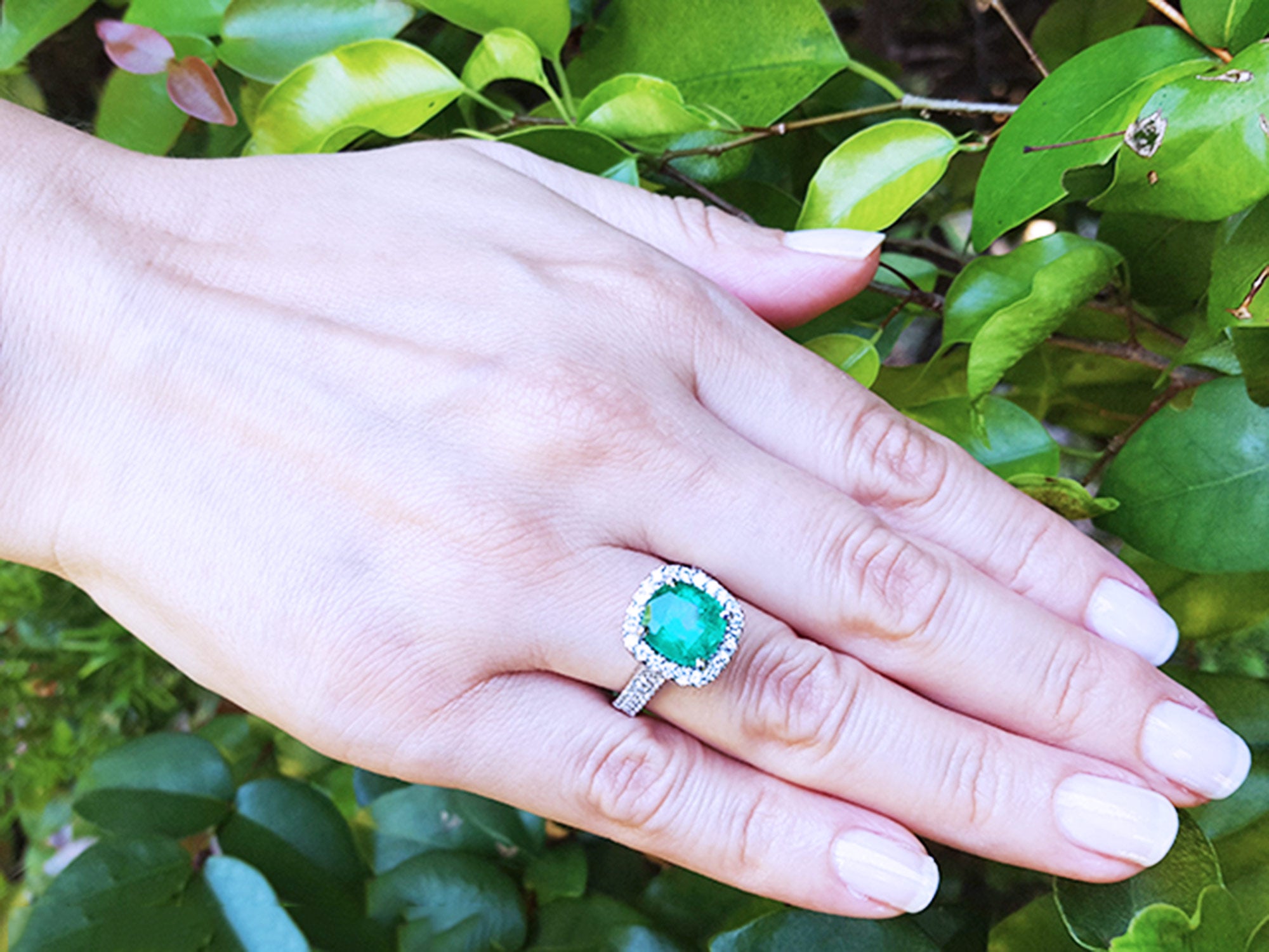 Women’s Colombian emerald rings for sale in USA
