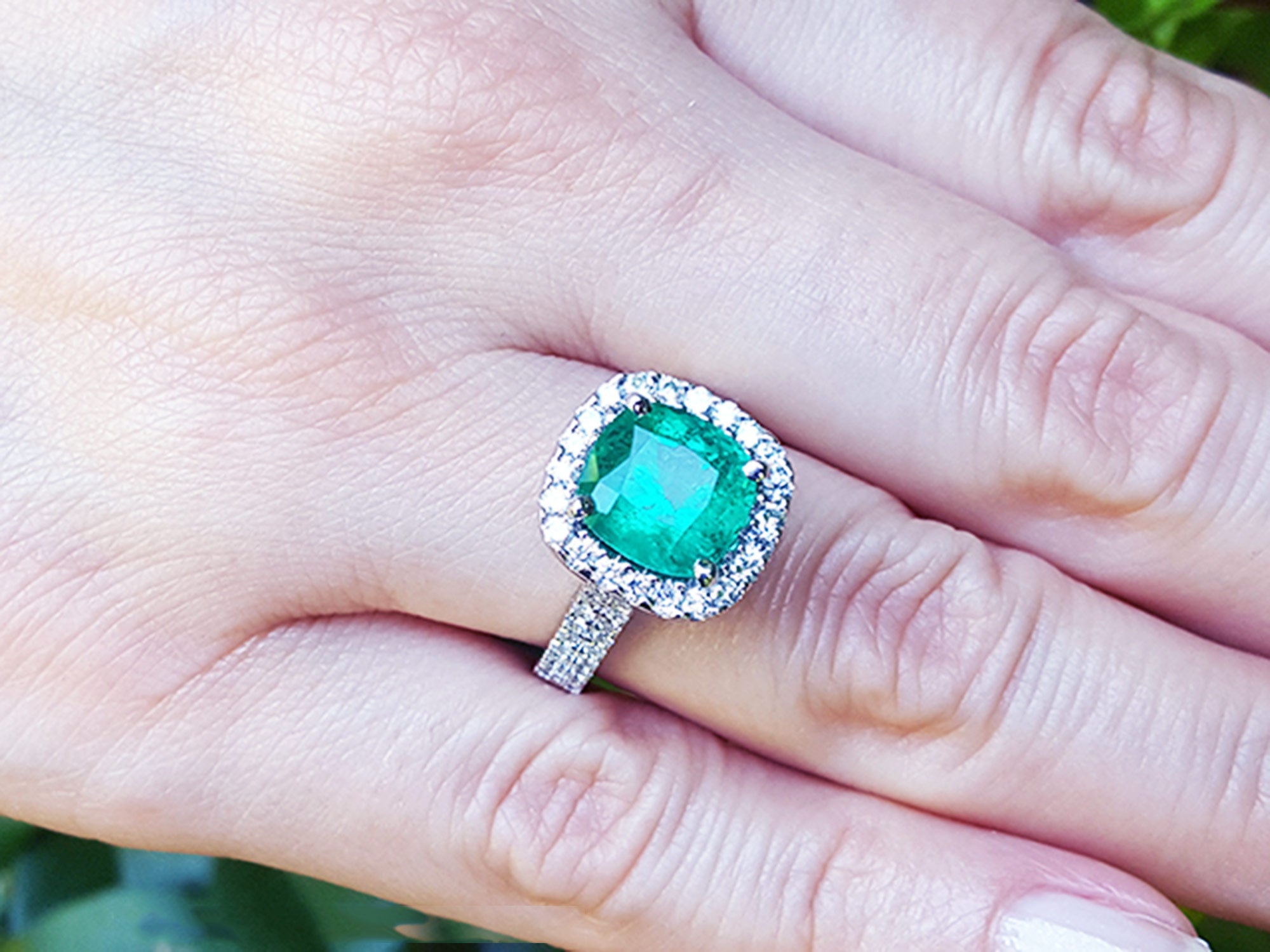 Real Colombian emerald rings for women in USA