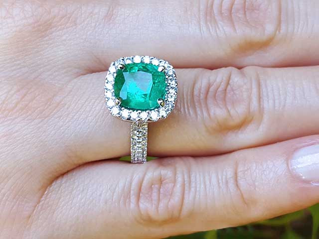 Colombian emerald women rings