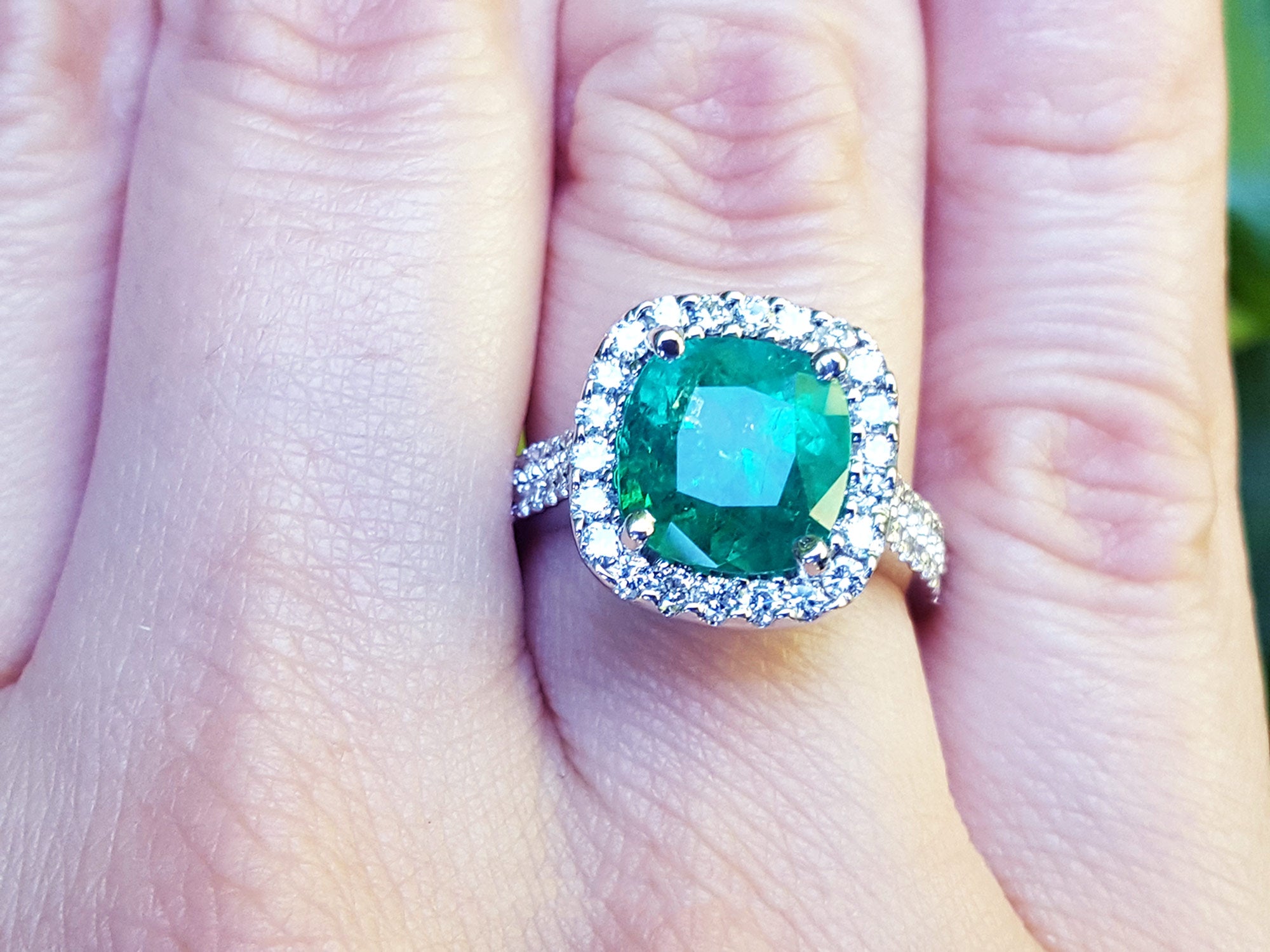 Bridal&#39;s emerald ring in USA