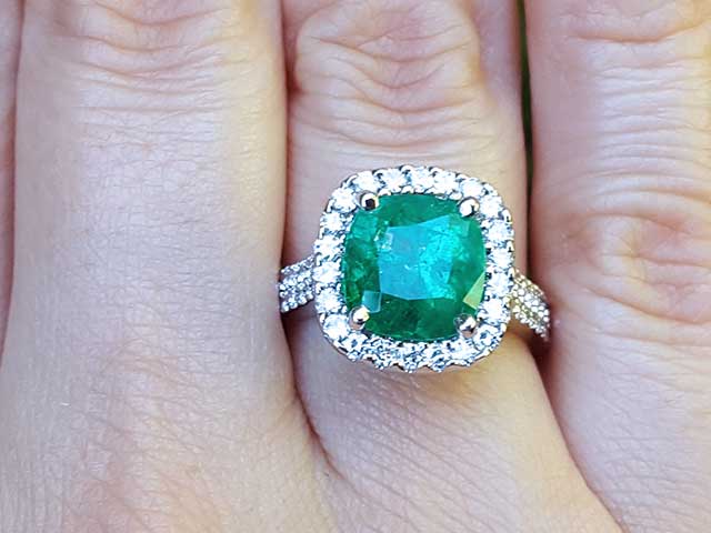 Solid white gold rings with emerald