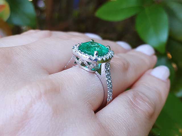 Green gemstone rings for women