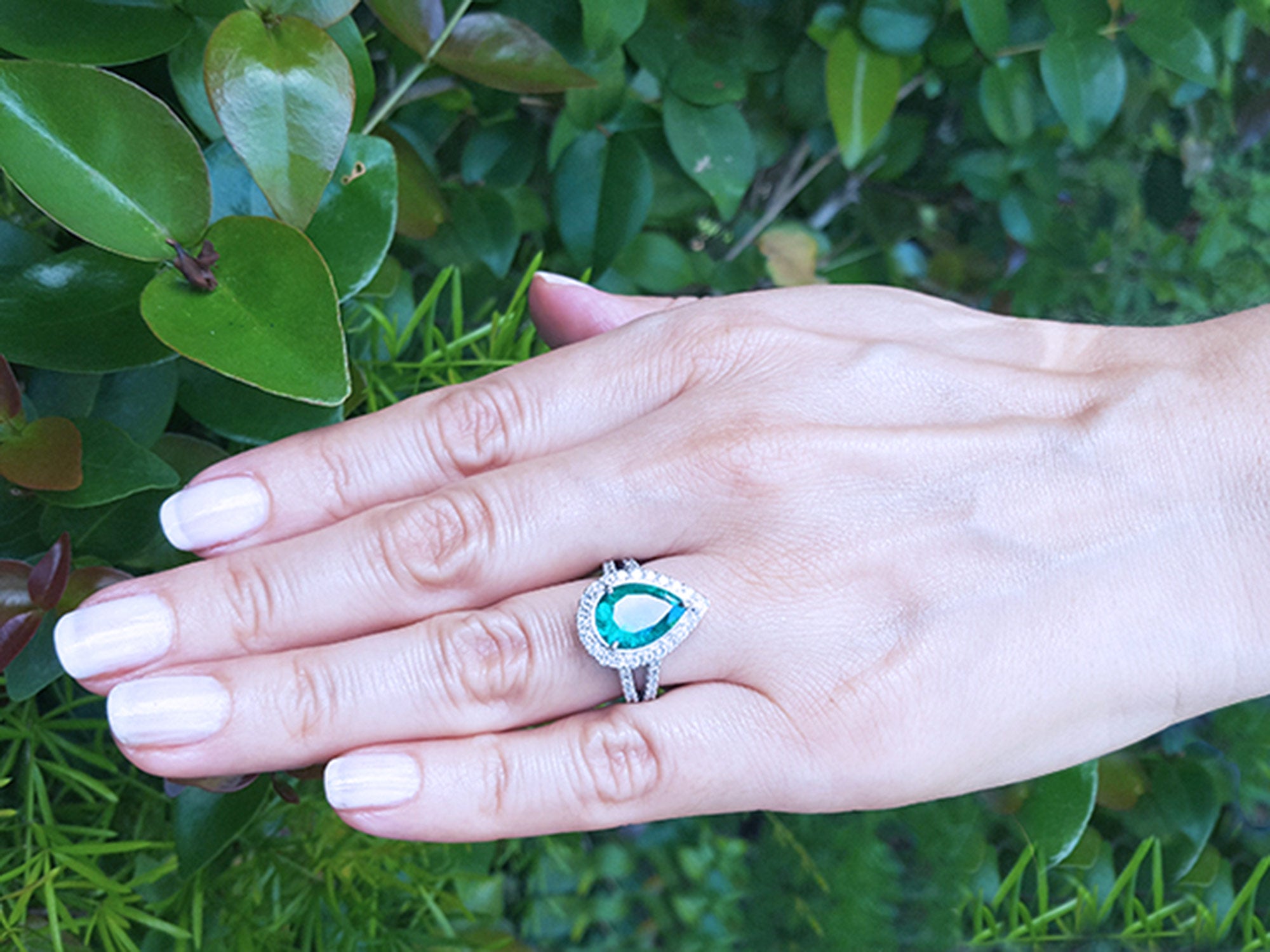 Ladies&#39; engagement ring with emerald