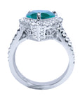 Esmeraldas y diamantes en anillo de compromiso
