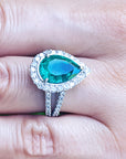 Esmeralda corte pera en anillo para dama