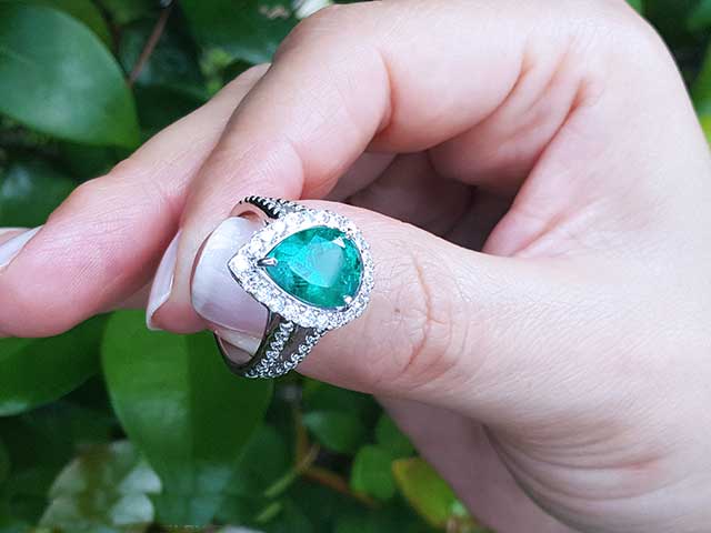 Medium-deep green Colombian emeralds rings