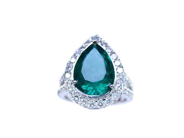 Autentica esmeralda diamantes y oro en anillo de compromiso