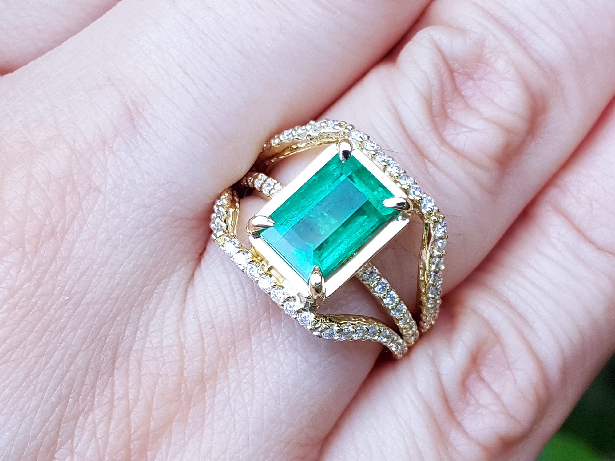 Emrald-cut emerald ring for women