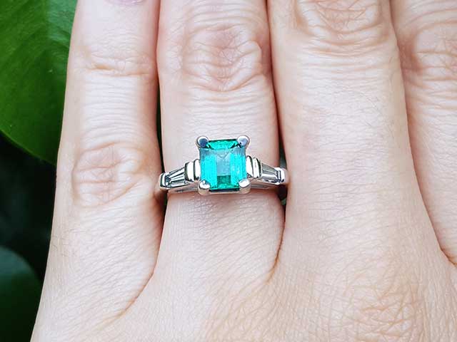 Ladies real emerald rings for sale