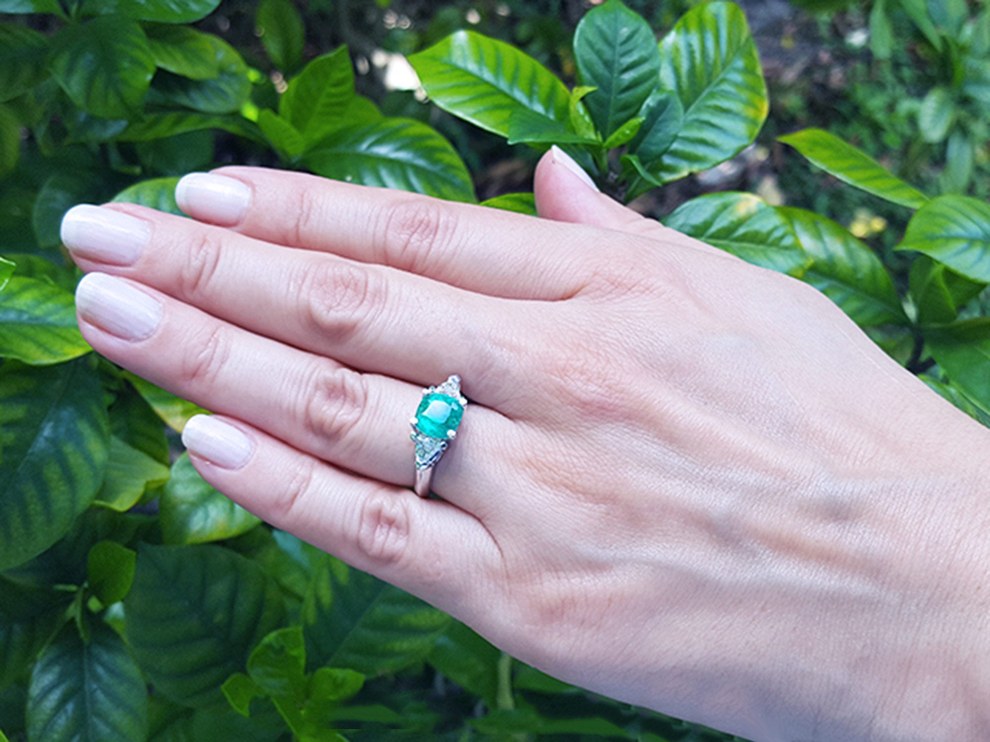 Genuine emerald and trillion side diamond rings for women