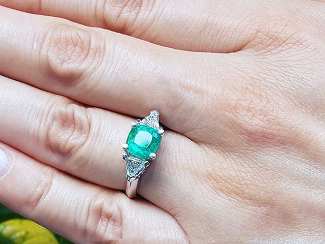 Emerald gold engagement rings for woman