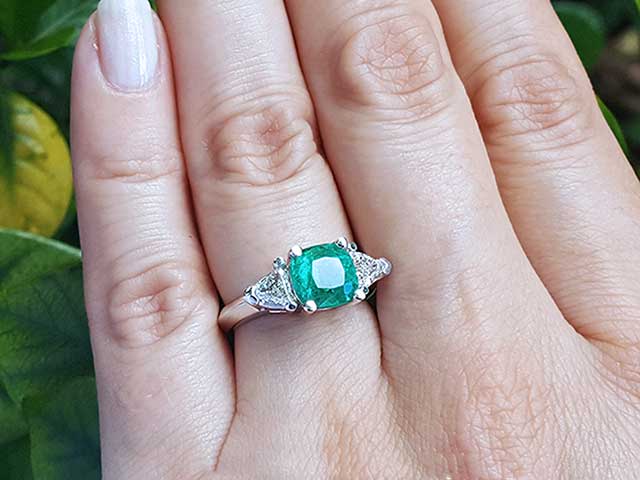 Colombian emerald women engagement rings