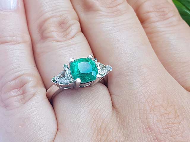 Emerald from Colombia engagement rings