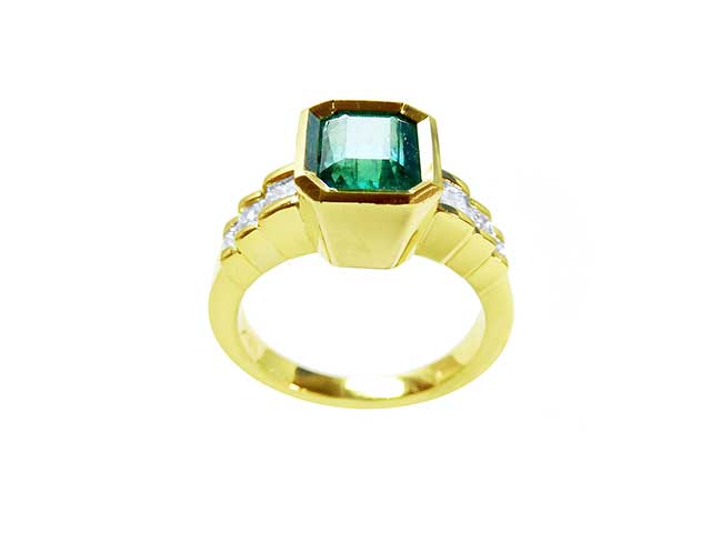 Green gemstone rings for women