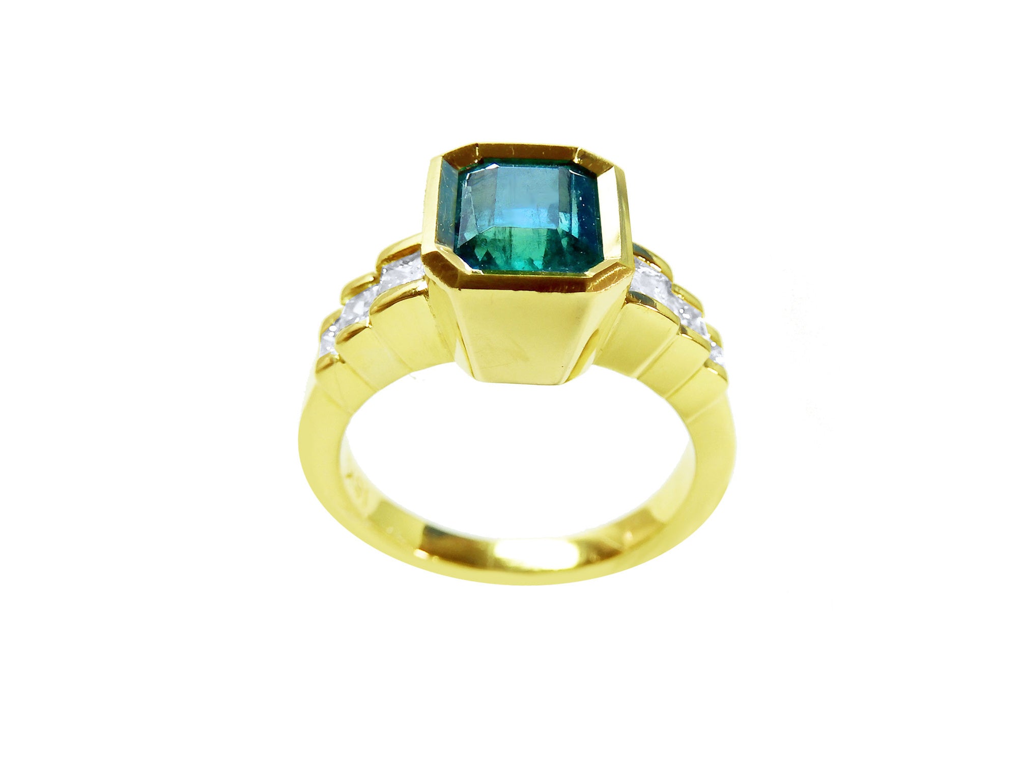 Emerald and princess cut diamonds ring for women