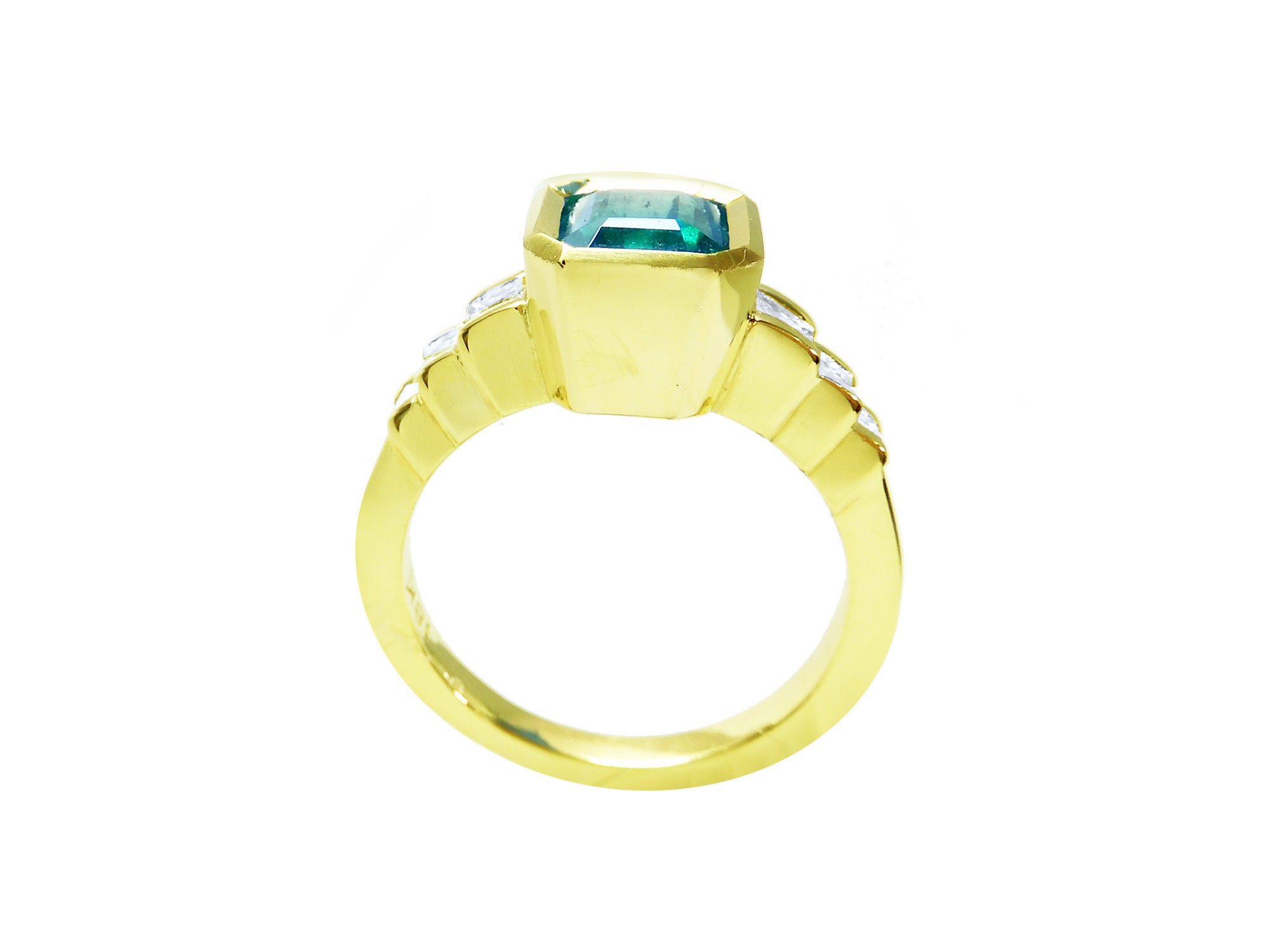 Ladies&#39; emerald and diamond ring