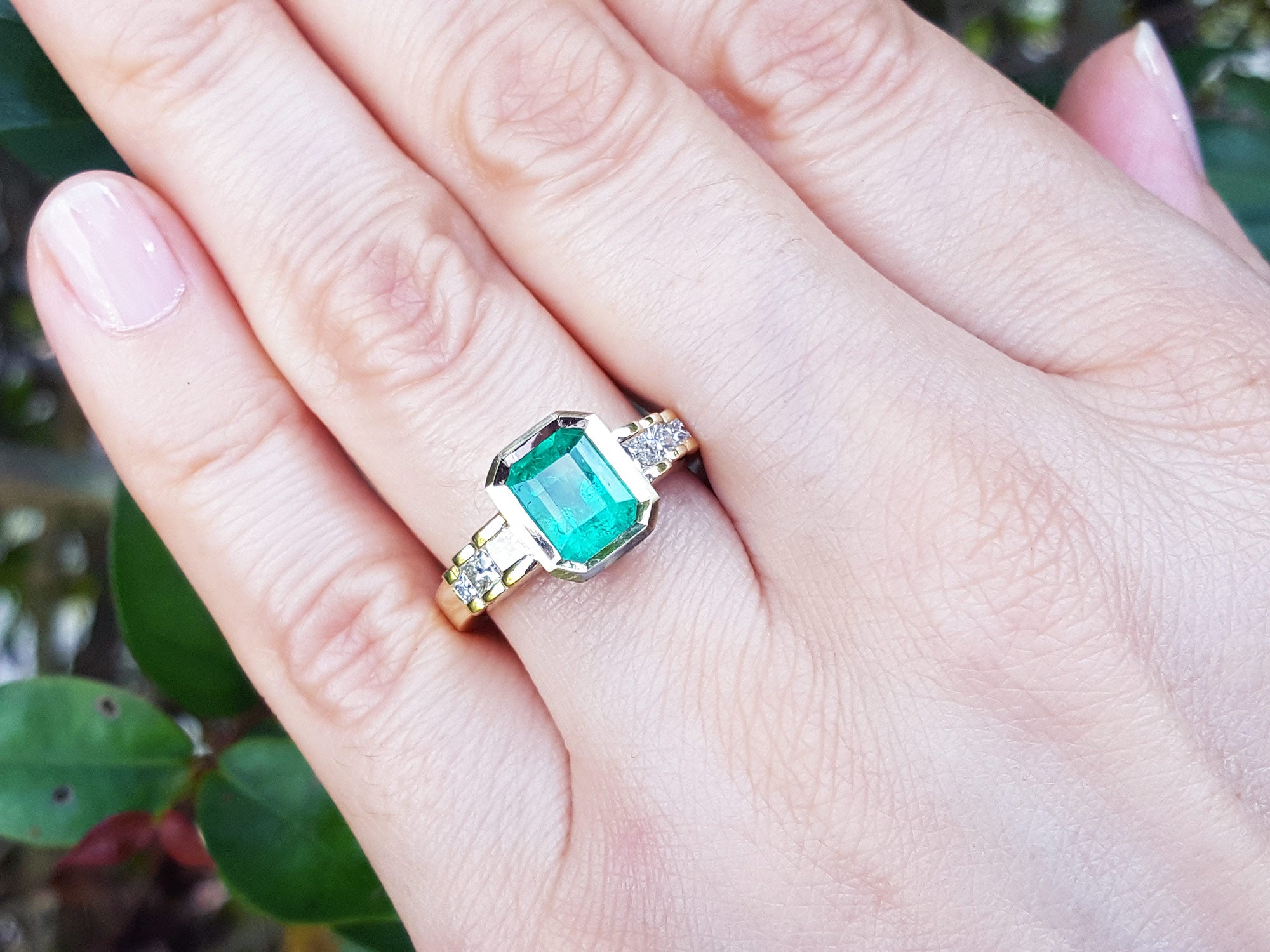 May&#39;s birthstone brides&#39; emerald engagement ring