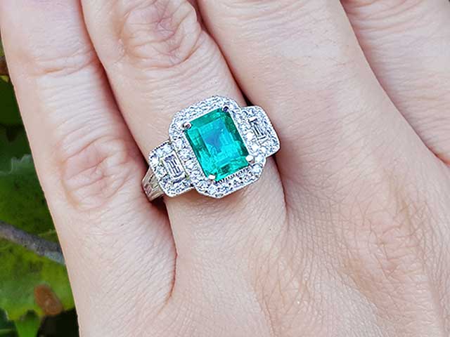 Deep green Colombian emeralds rings