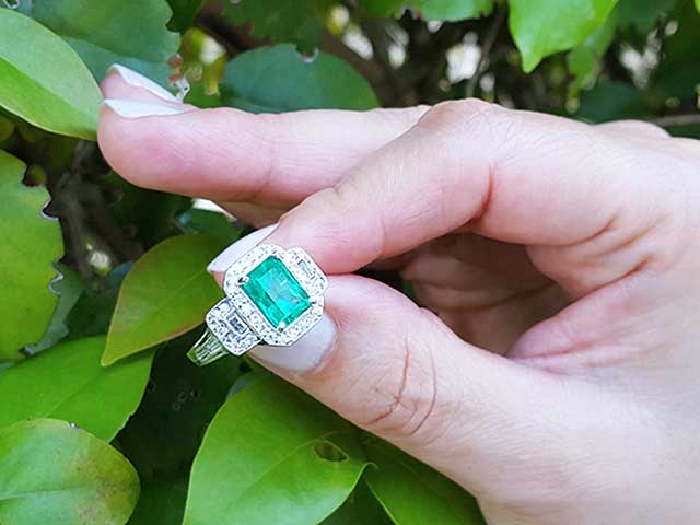 Natural emerald deals solitaire ring