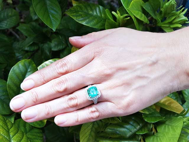 Cushion cut Colombian Emerald Ring