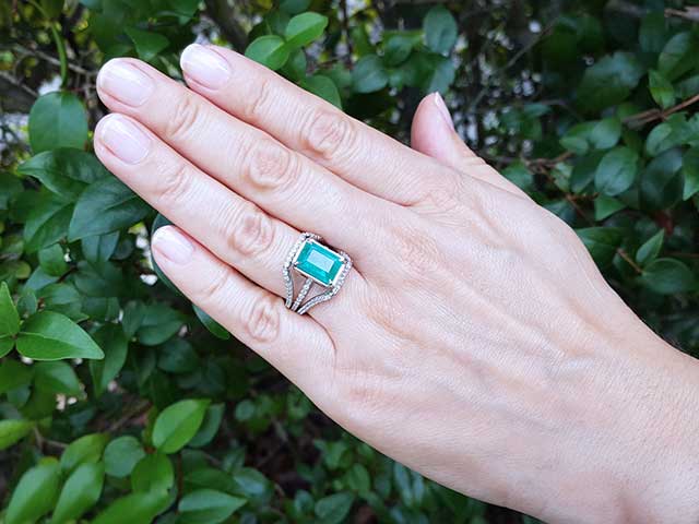 Colombian Emerald Ring for Sale