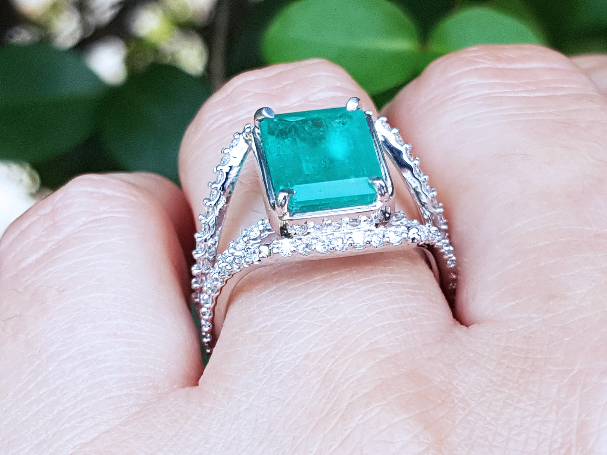 Emerald and diamond ring