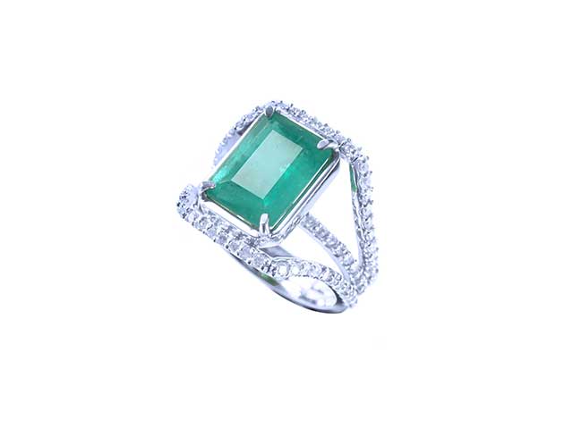 White gold fine emerald jewelry