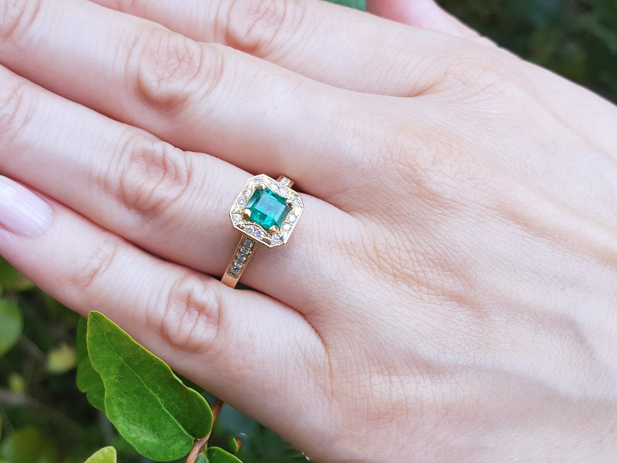 May&#39;s birthstone emerald ring for women