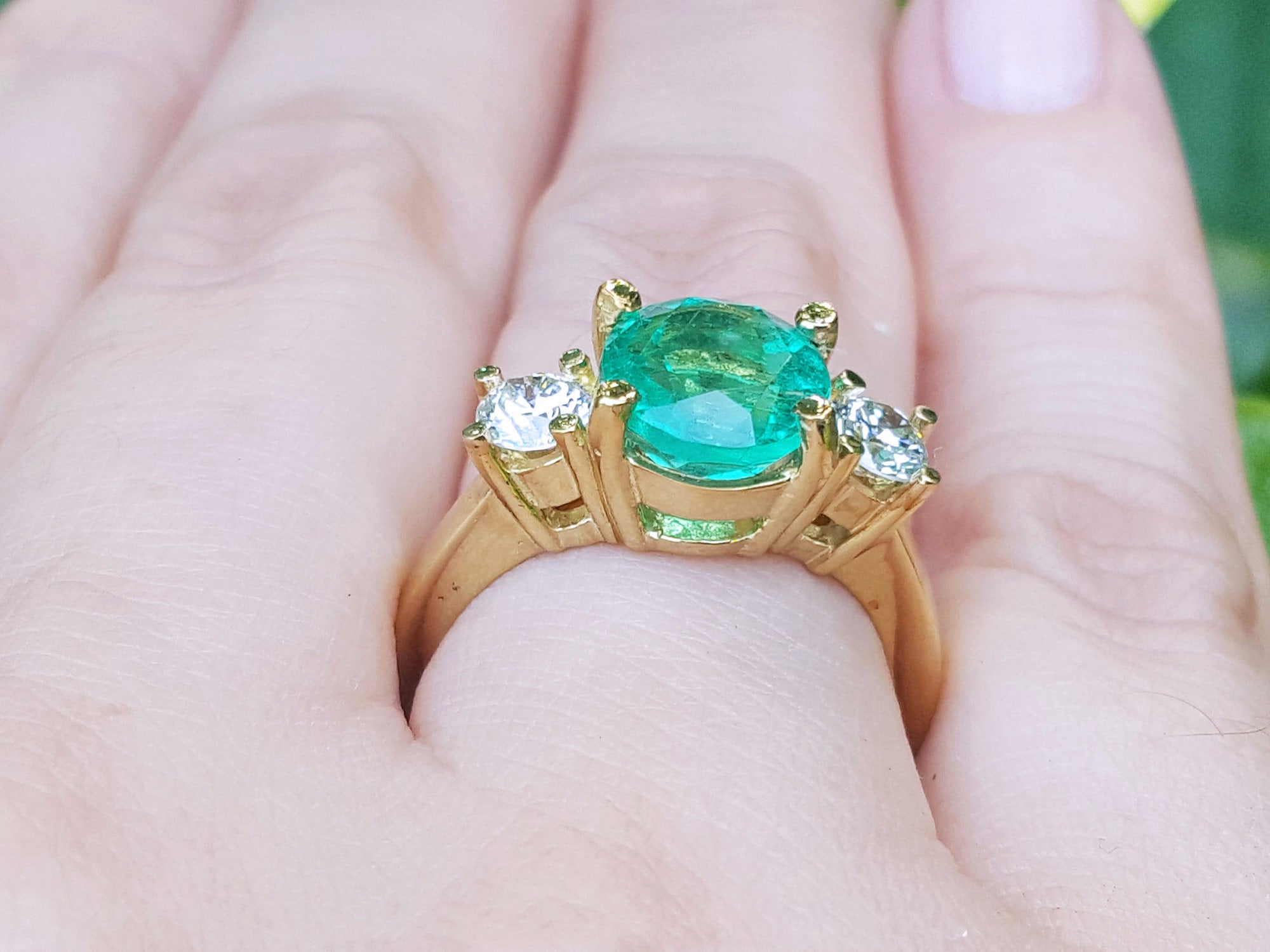 Emerald and diamond jewelry for women