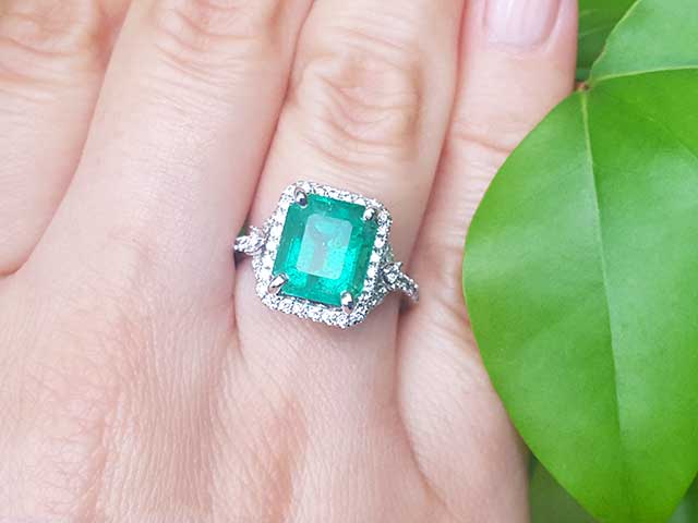 Colombian emerald rings for sale