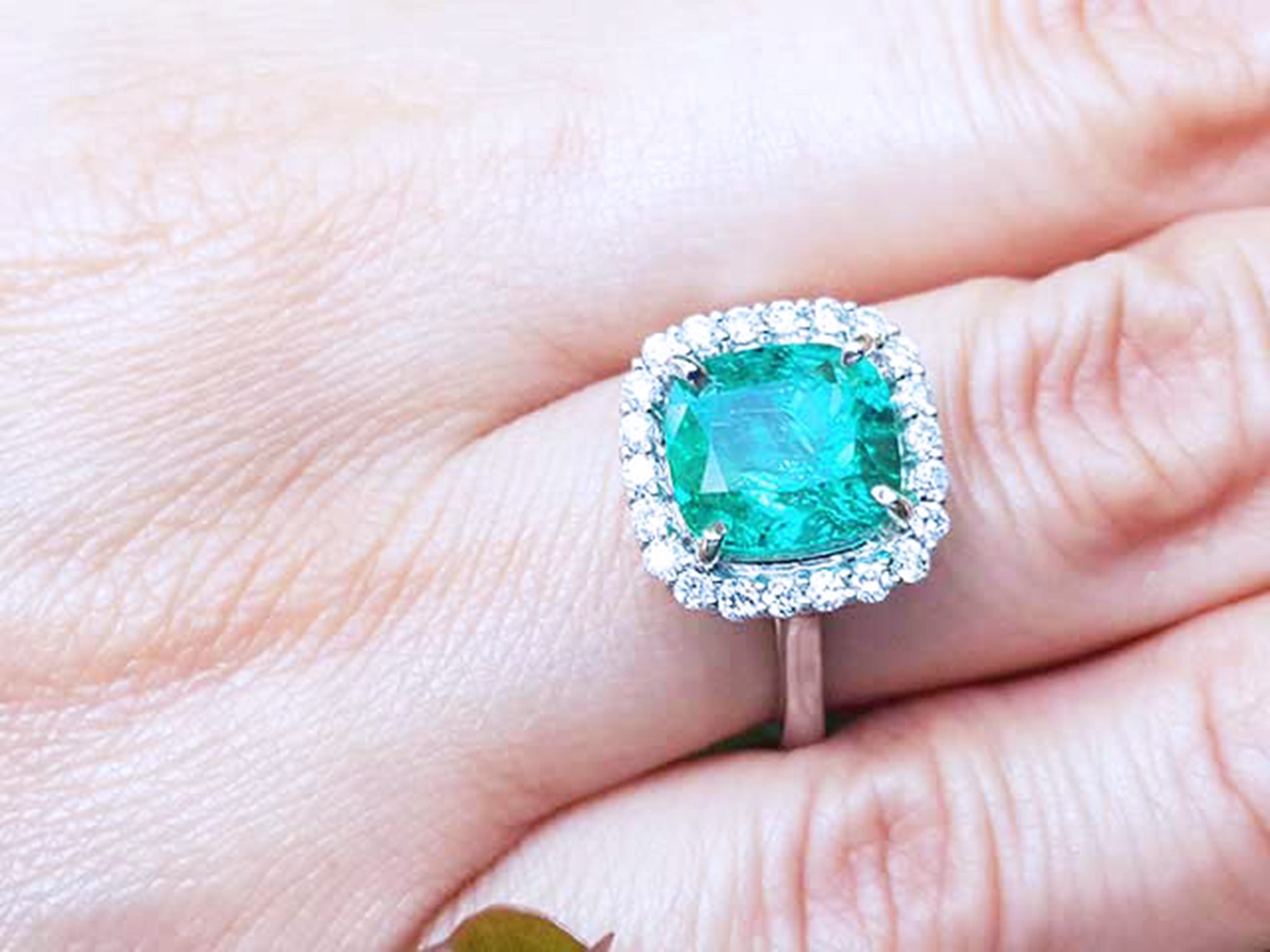 May&#39;s birthstone emerald ring for women