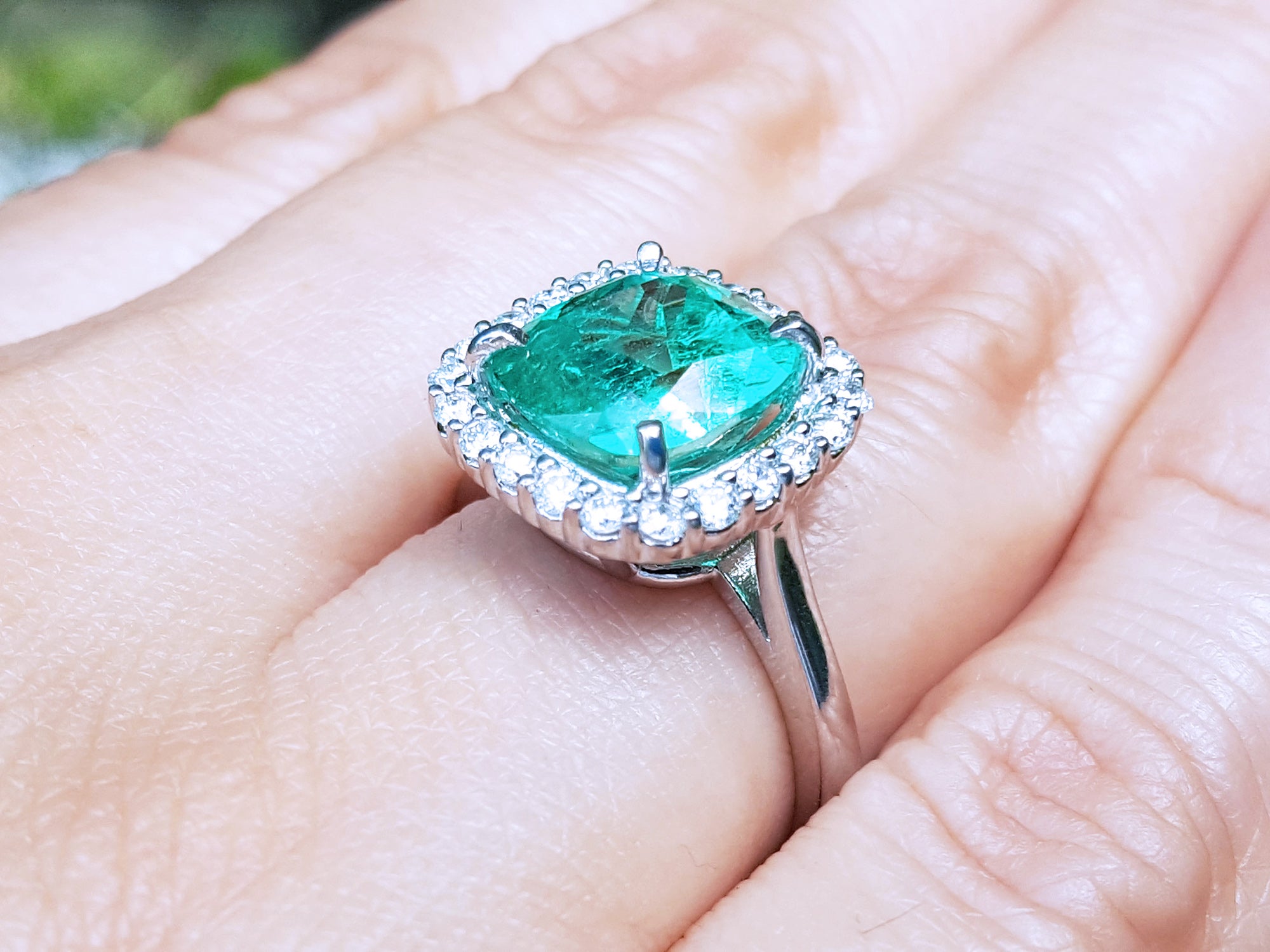 Brides&#39; May birthstone emerald ring