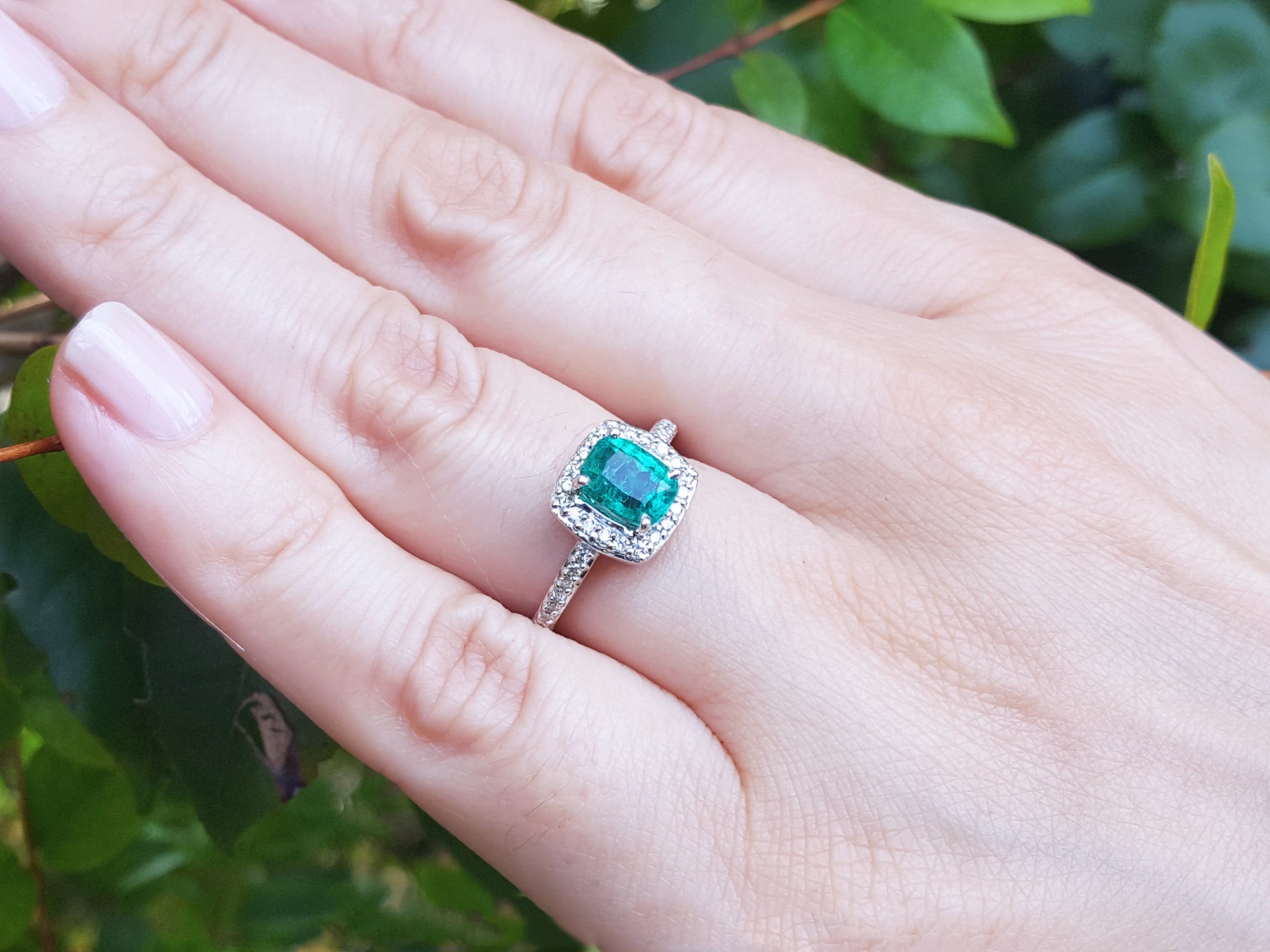 Ladies emerald ring white gold