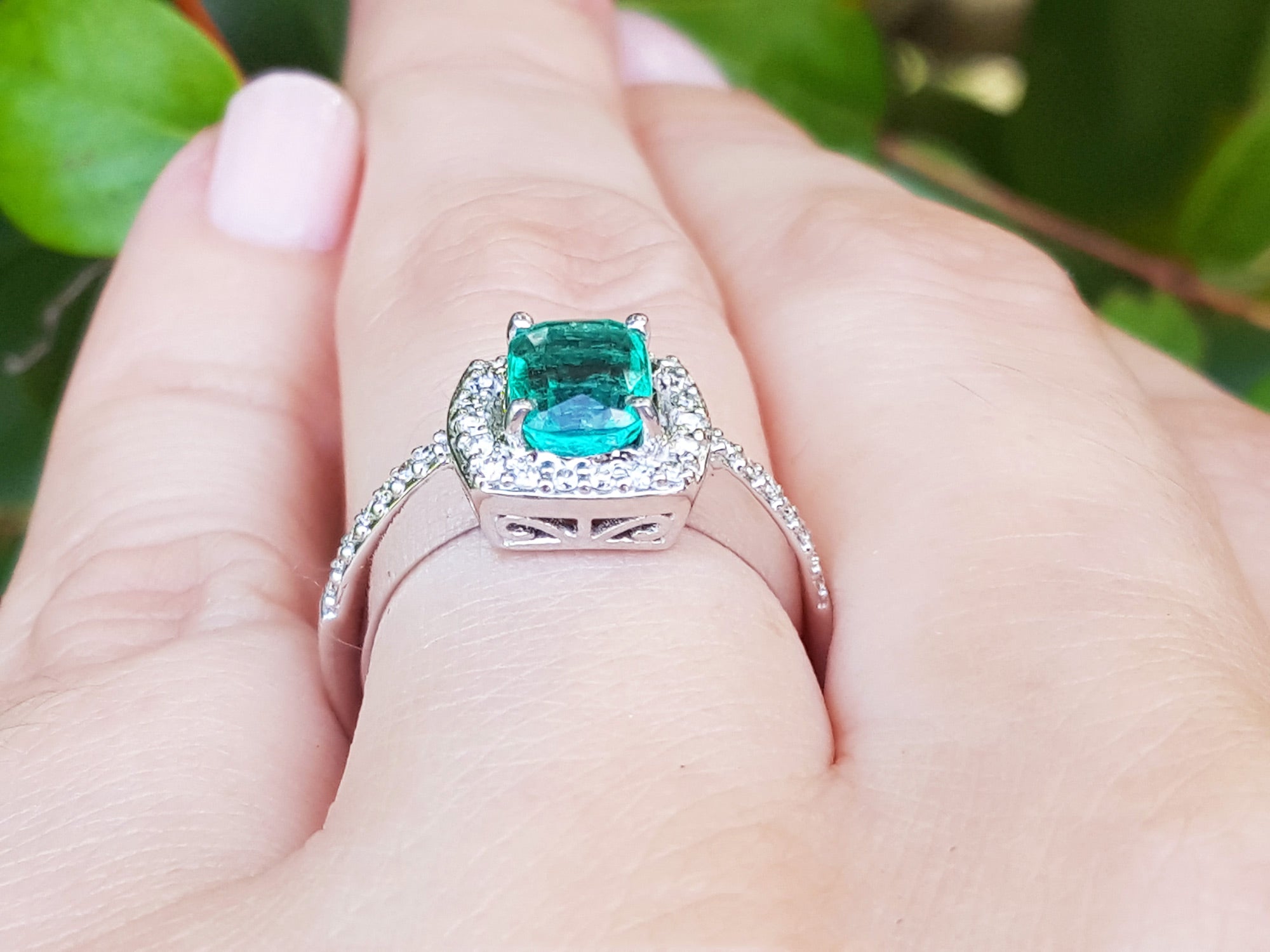Natural emerald rings for women