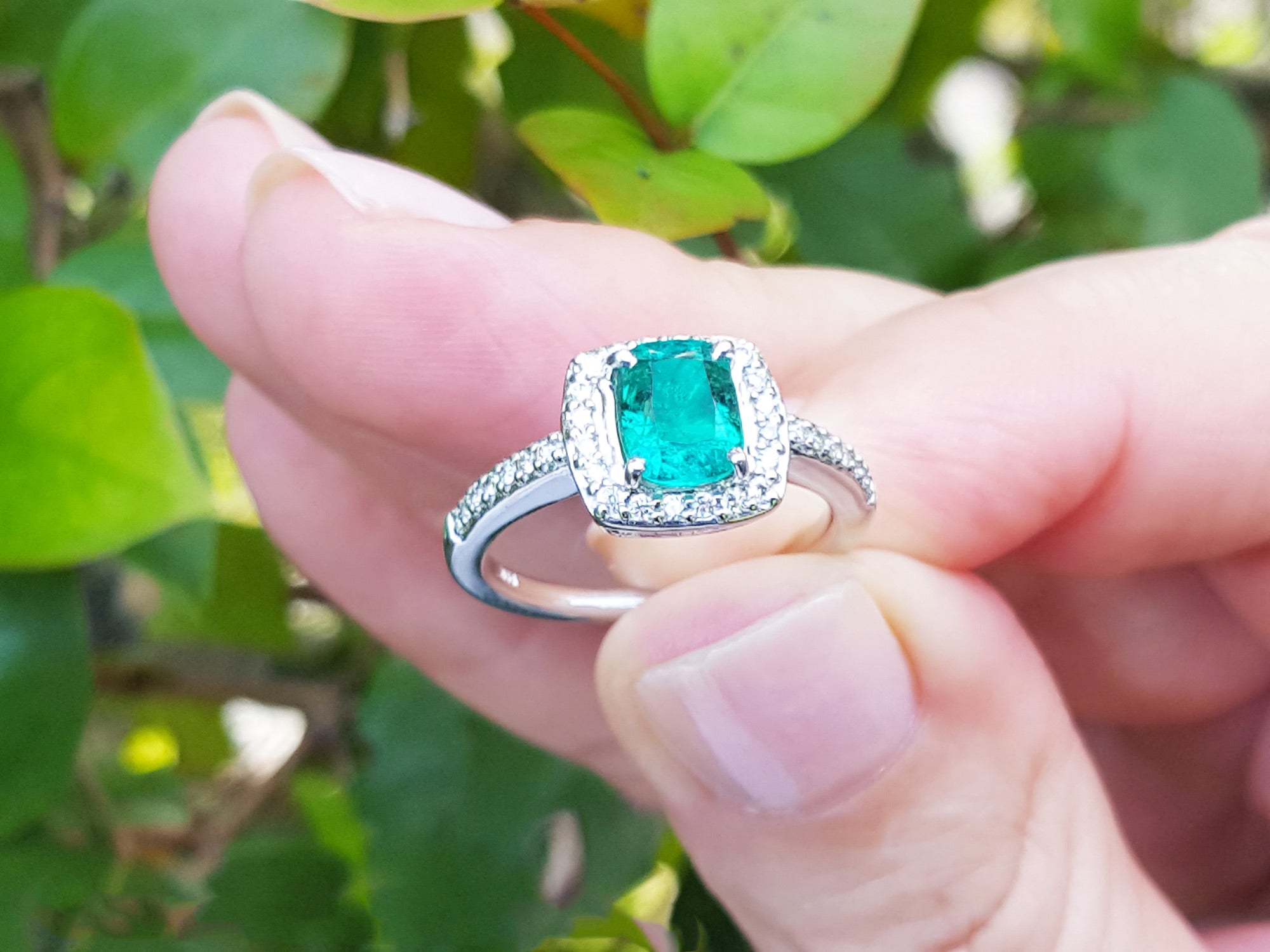 Mother&#39;s Day gift emerald ring