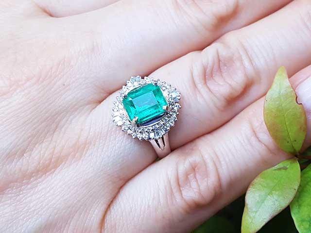 Emerald and diamonds women’s engagement rings-3