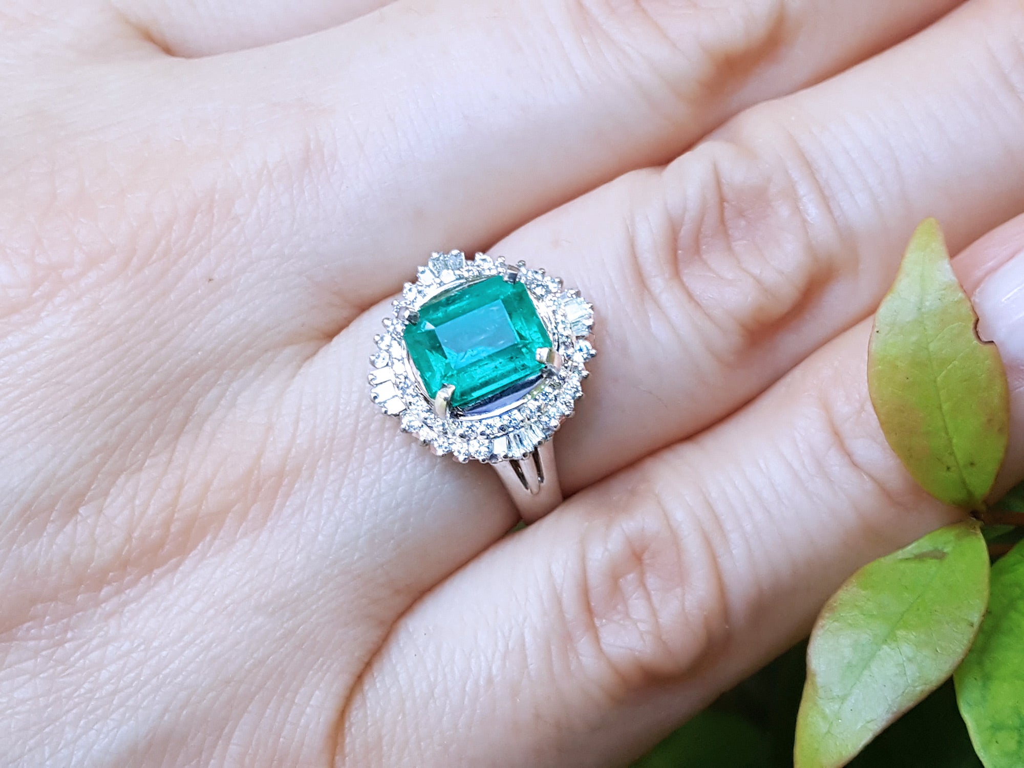 Bridal&#39;s Platinum emerald ring