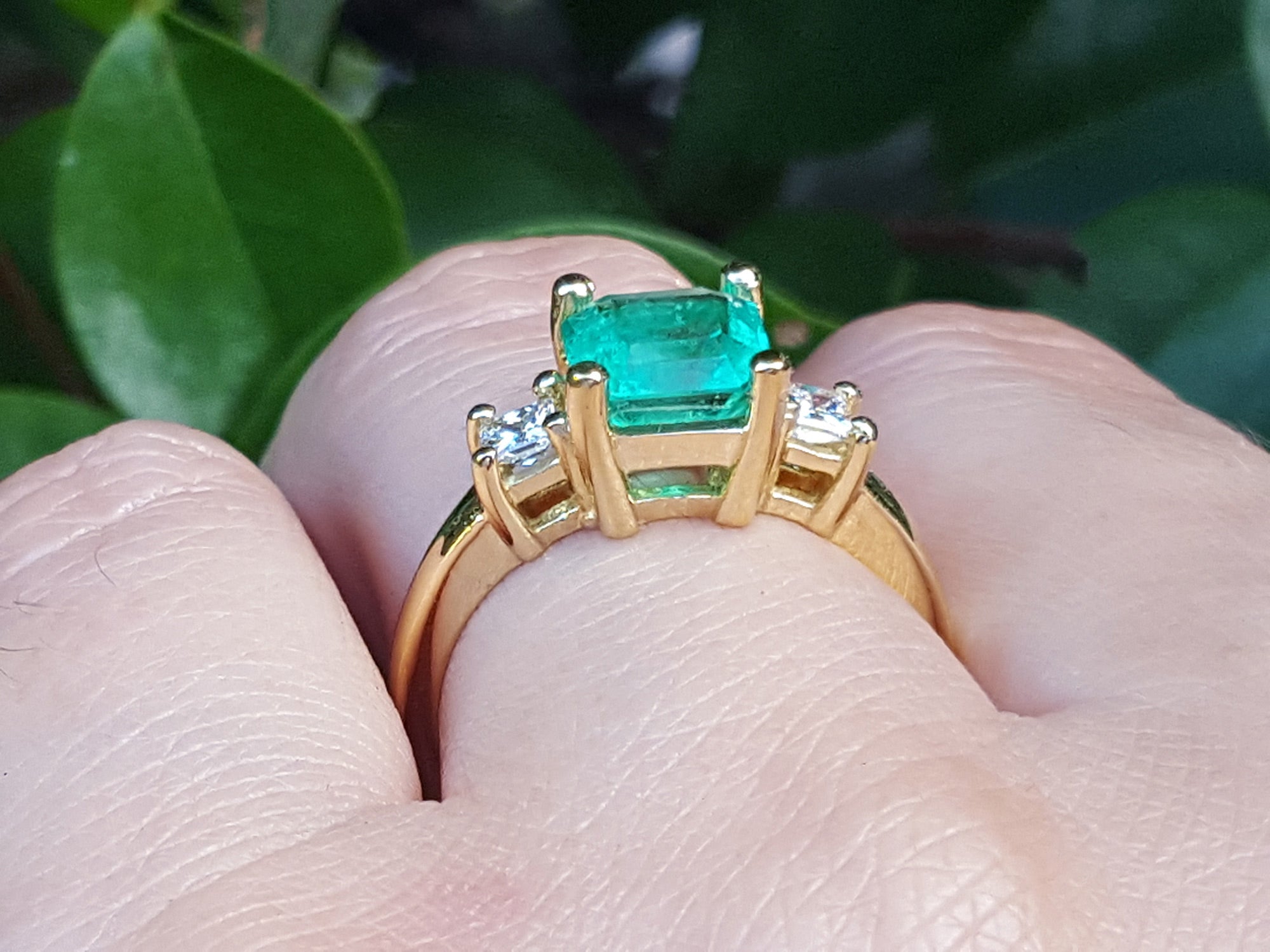 Natural emerald ring for women