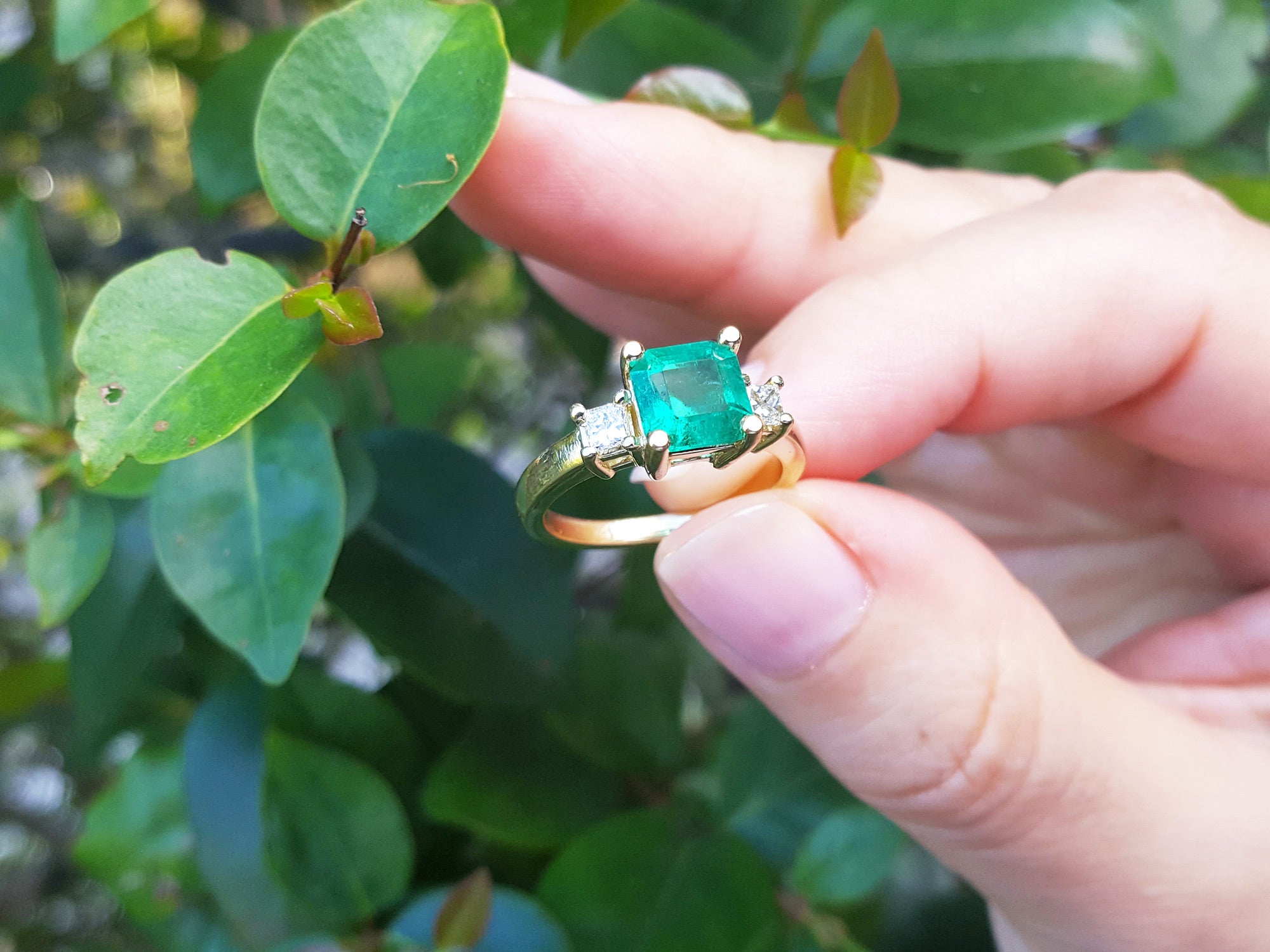 Colombian emerald ring for women