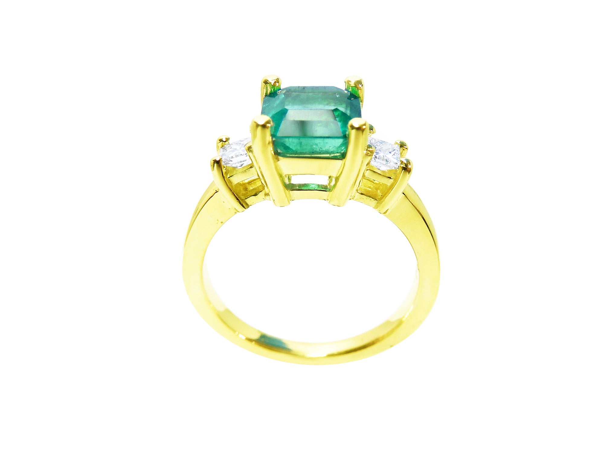 18k Yellow gold emerald and princess cut side diamonds ring